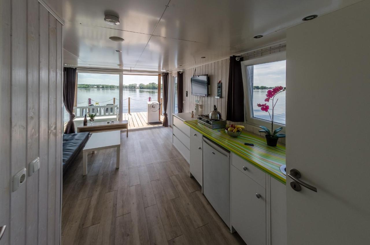 Feststehendes Hausboot *